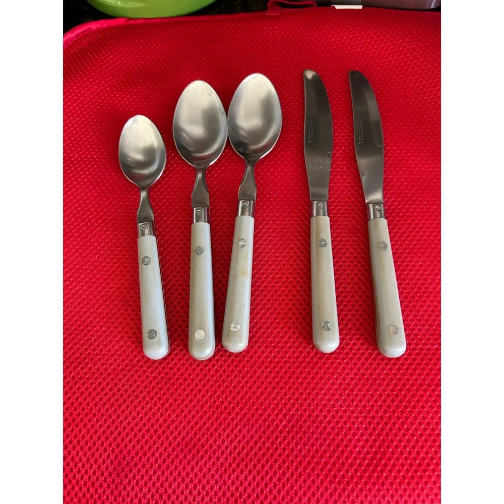 Vintage WP Mardi Gras Stainless Flatware 5 Piece Set White Riveted Handle Korea